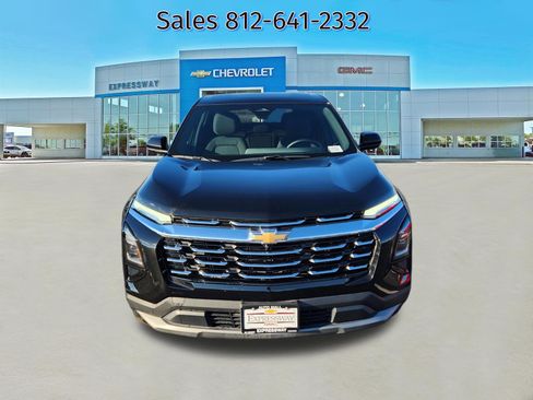 Used 2025 Chevrolet Equinox LT image 2