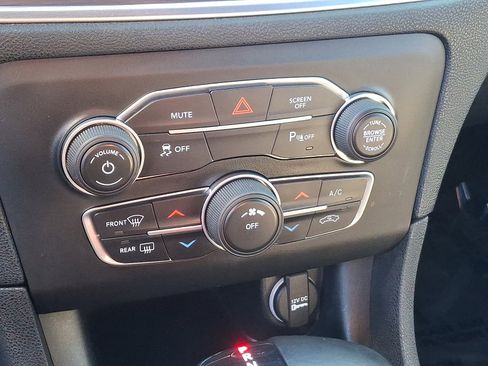 Used 2018 Dodge Charger SXT w/ Blacktop Package image 13