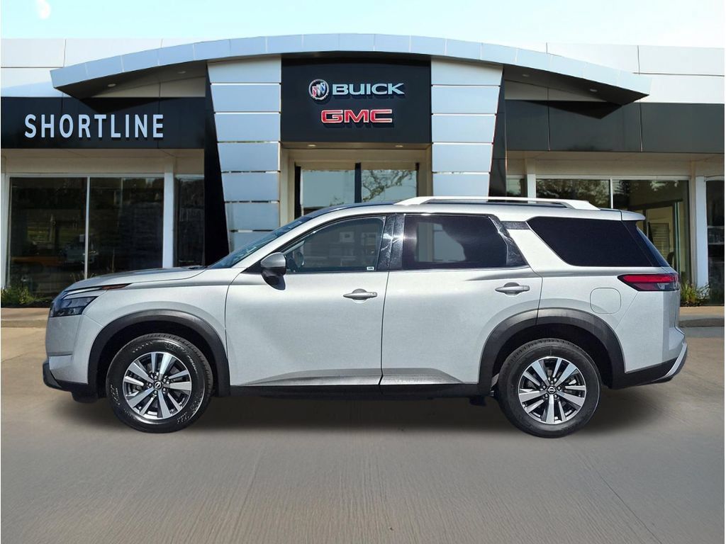 Used 2025 Nissan Pathfinder SL AWD/4WD image 6