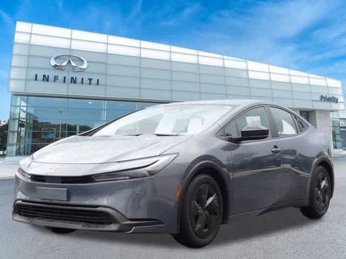 Used 2025 Toyota Prius LE FWD image 1