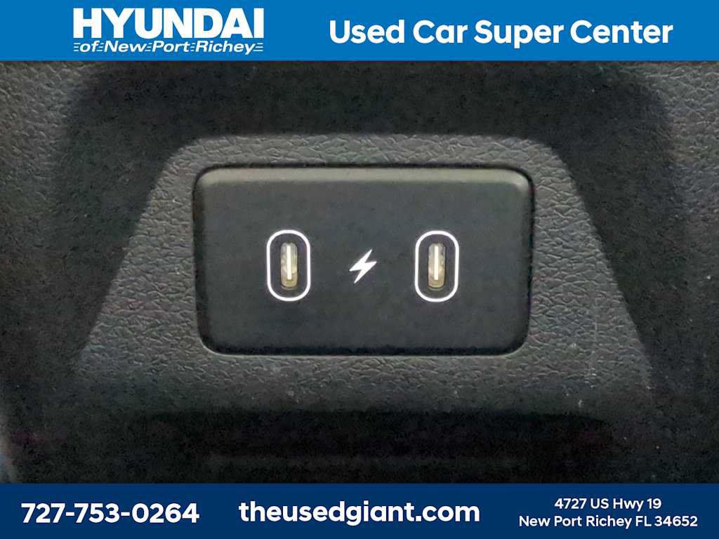 Certified 2025 Hyundai Venue SEL FWD image 14