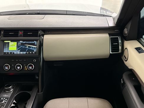 Used 2020 Land Rover Discovery SE AWD/4WD image 29