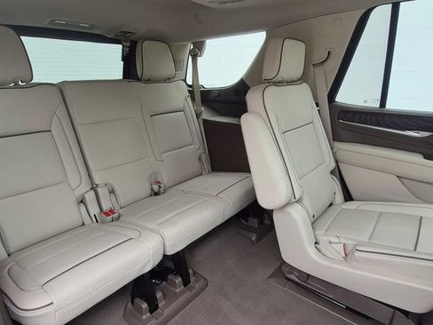 Used 2024 GMC Yukon Denali w/ Advanced Technology Package AWD/4WD image 6