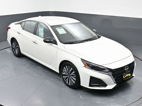 Used 2025 Nissan Altima 2.5 SV image 39