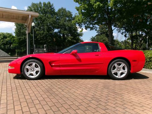 Used 1999 Chevrolet Corvette Coupe w/ Roof Pkg RWD image 4