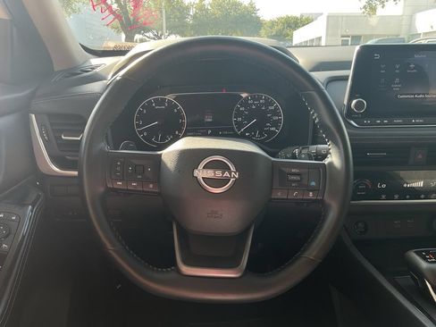 Used 2025 Nissan Rogue SV FWD image 29