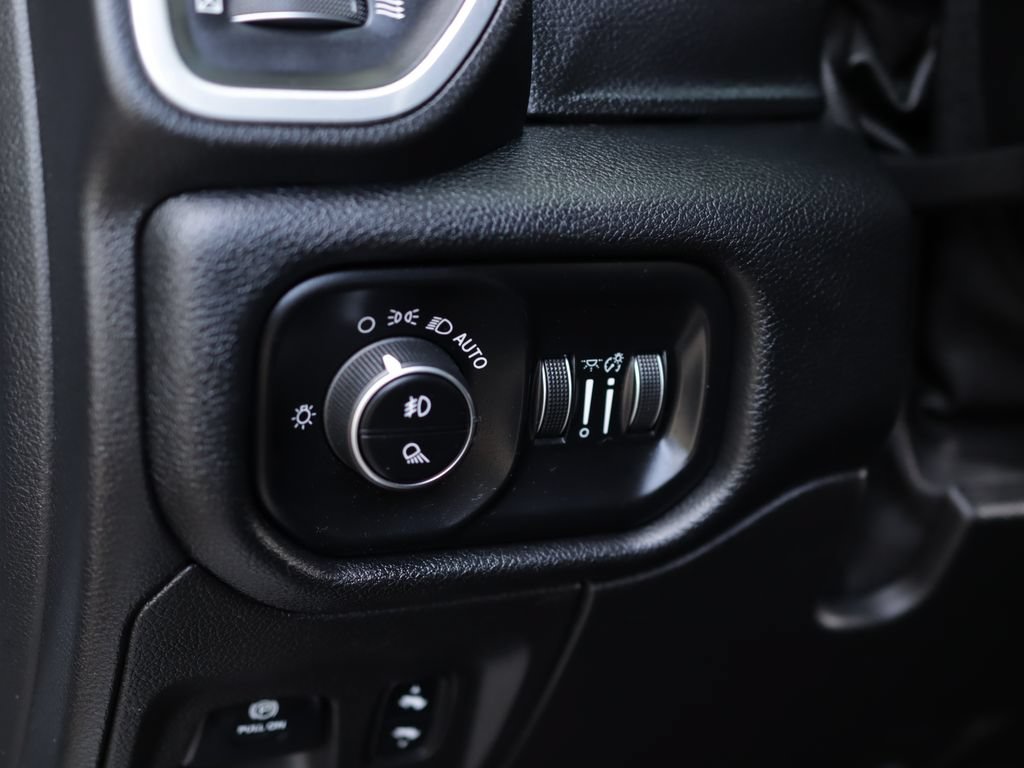 Used 2020 RAM 1500 Laramie AWD/4WD image 10