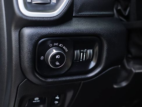Used 2020 RAM 1500 Laramie AWD/4WD image 10