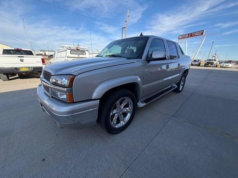 Used 2006 Chevrolet Avalanche Z71 w/ Sun And Sound Package image 4