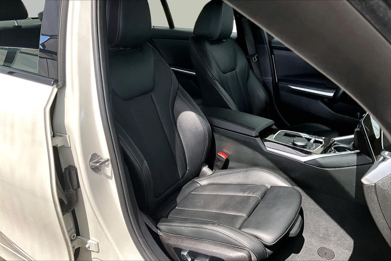 Used 2023 BMW 330i Sedan w/ Driving Assistance Package RWD image 9