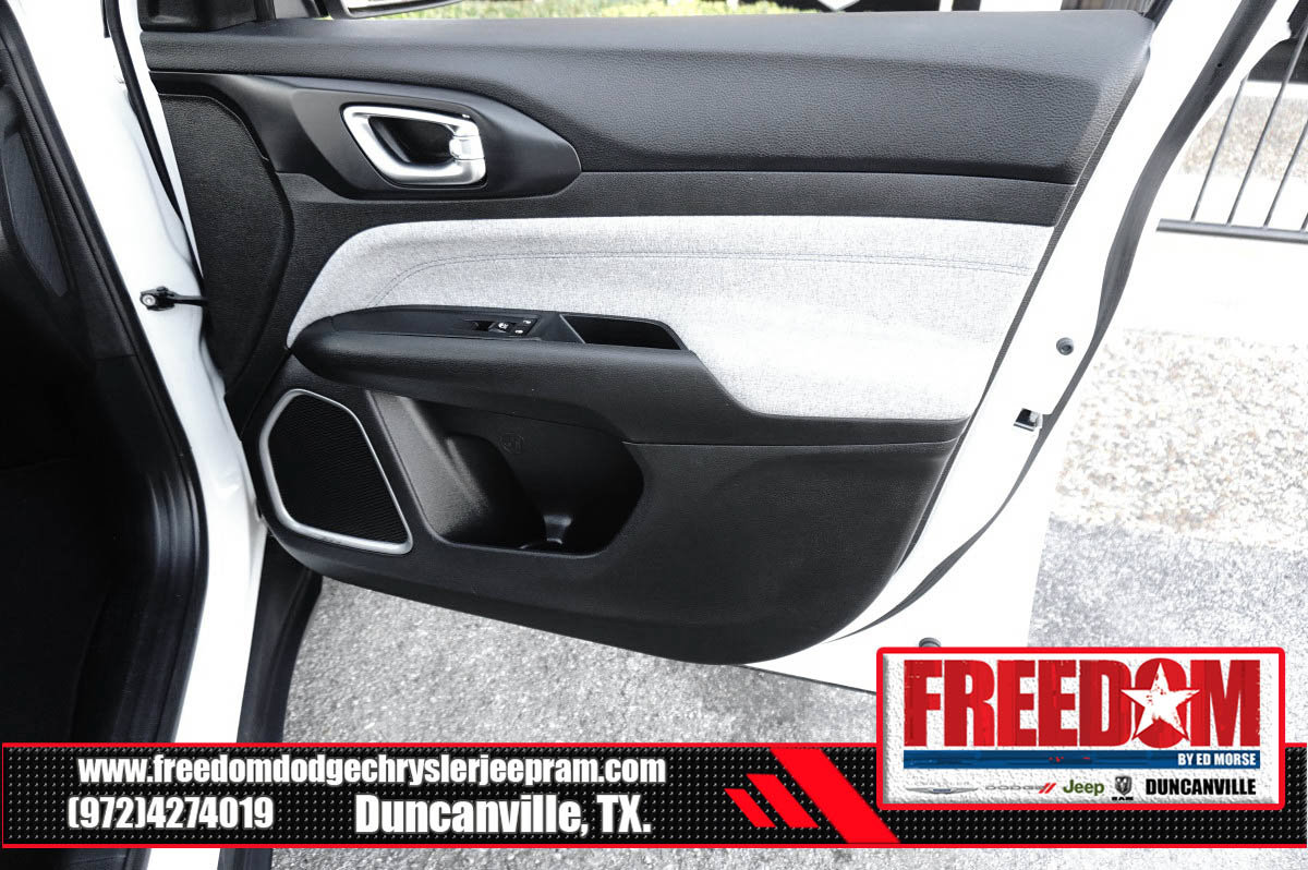 Used 2024 Jeep Compass Latitude AWD/4WD image 40