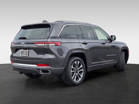Used 2022 Jeep Grand Cherokee Overland w/ Advanced Protech Group III AWD/4WD image 4