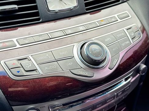 Used 2018 INFINITI Q70 L 3.7 image 18