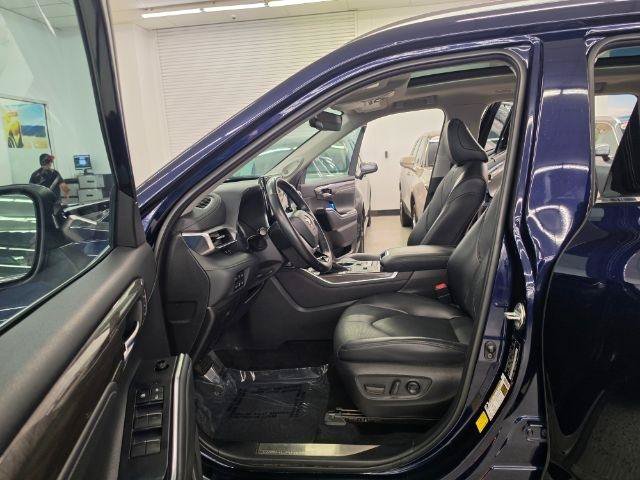 Used 2022 Toyota Highlander Platinum AWD/4WD image 37