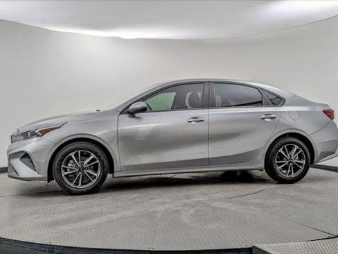 Used 2024 Kia Forte LXS w/ LXS Technology Package image 3