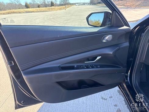 Used 2023 Hyundai Elantra Limited w/ Cargo Package image 10