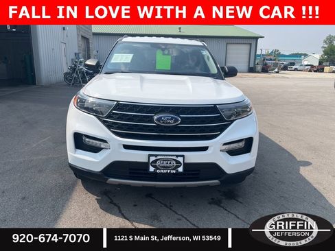 Used 2023 Ford Explorer XLT w/ Equipment Group 202A image 6