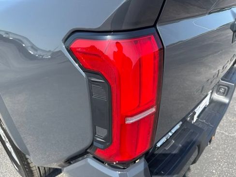 Used 2025 Toyota Tacoma SR5 AWD/4WD image 11