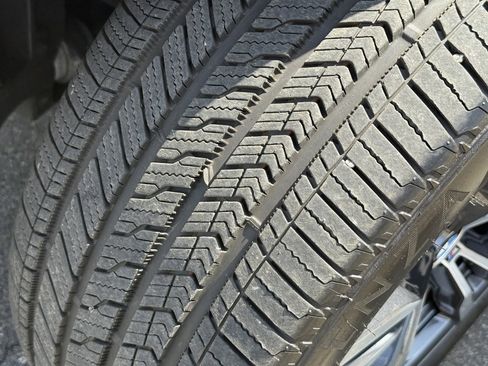 Used 2025 BMW X7 M60i w/ Climate Comfort Package image 18