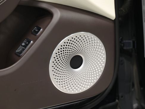 Used 2020 Bentley Flying Spur W12 image 15