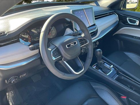Used 2024 Jeep Compass Limited image 18