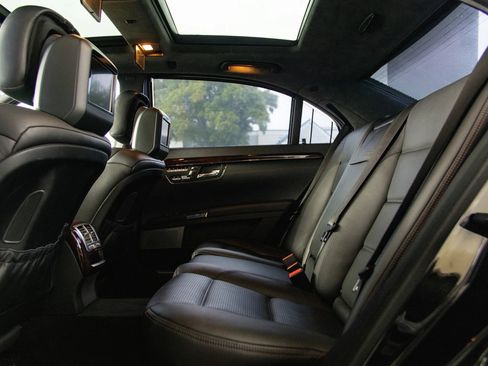 Used 2011 Mercedes-Benz S 63 AMG w/ AMG Performance Pkg image 34