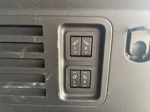 Used 2025 Buick Enclave Sport Touring w/ Power Package image 17