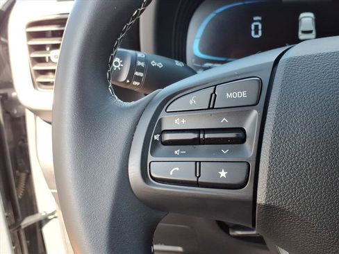 Certified 2025 Hyundai Venue Limited image 25