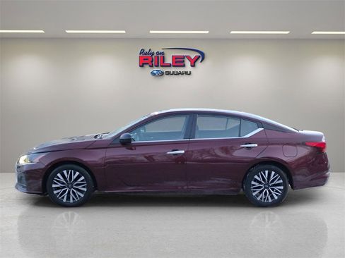 Used 2024 Nissan Altima 2.5 SV image 2