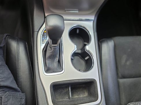 Used 2019 Jeep Grand Cherokee Altitude RWD image 34