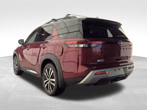 Used 2023 Nissan Pathfinder Platinum AWD/4WD image 7