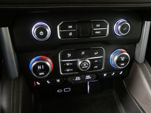 Used 2022 GMC Yukon SLT image 25