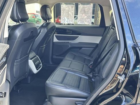 Used 2024 Lincoln Nautilus Reserve image 25