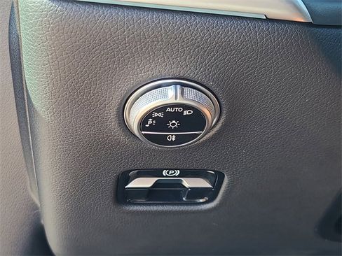 Used 2023 Mercedes-Benz GLC 300 4MATIC w/ Exclusive Trim Package image 27