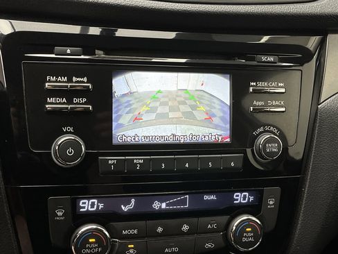 Used 2016 Nissan Rogue SV AWD/4WD image 5
