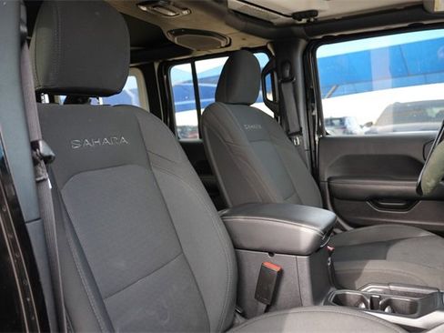 Used 2022 Jeep Wrangler Unlimited Sahara image 16