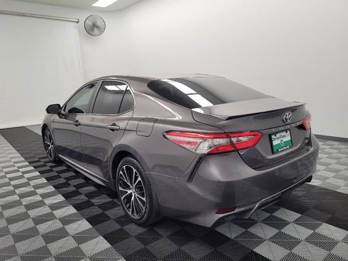 Used 2018 Toyota Camry SE FWD image 5