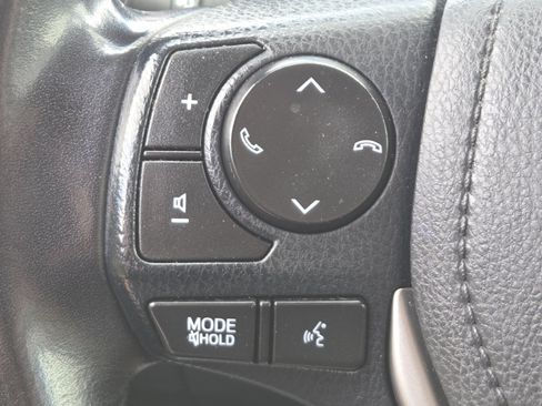 Used 2017 Toyota RAV4 XLE w/ All Weather Liner Package AWD/4WD image 33