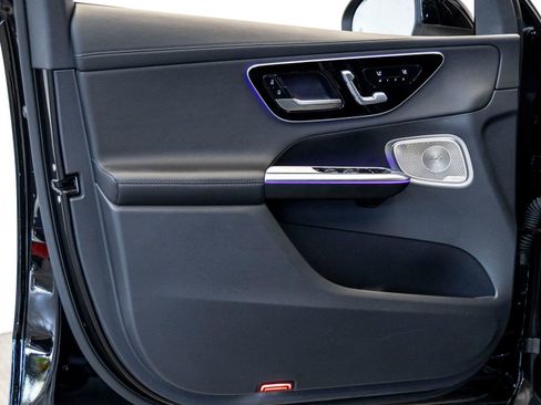 Used 2023 Mercedes-Benz GLC 300 4MATIC image 12