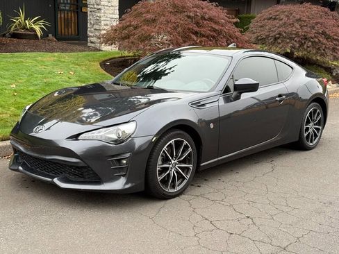 Used 2017 Toyota 86 image 1