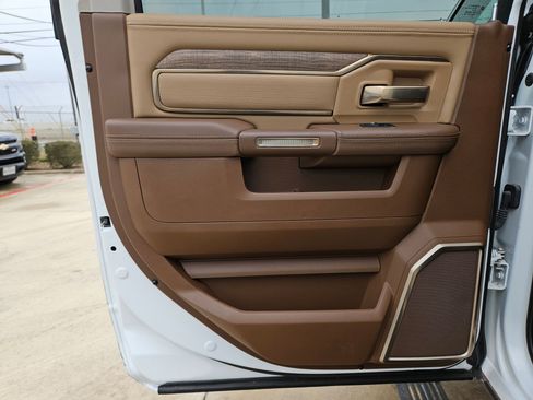 Used 2024 RAM 2500 Limited image 15