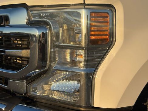Used 2022 Ford F250 Lariat image 11