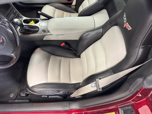 Used 2007 Chevrolet Corvette Coupe w/ Preferred Equipment Group RWD image 38