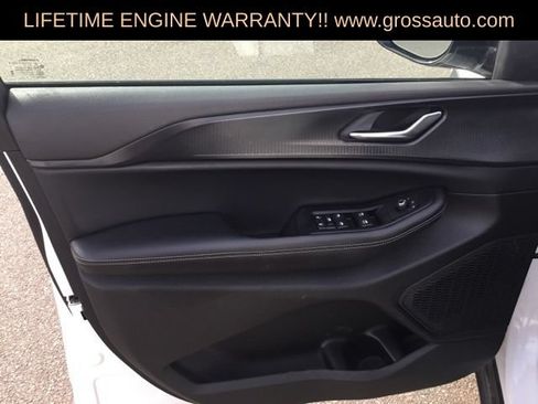 Used 2025 Jeep Grand Cherokee Altitude AWD/4WD image 21