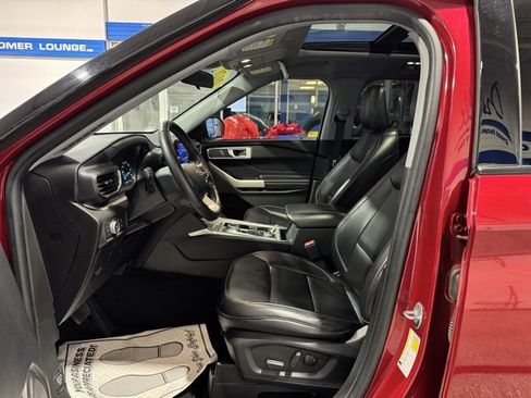 Used 2021 Ford Explorer XLT w/ Equipment Group 202A image 7