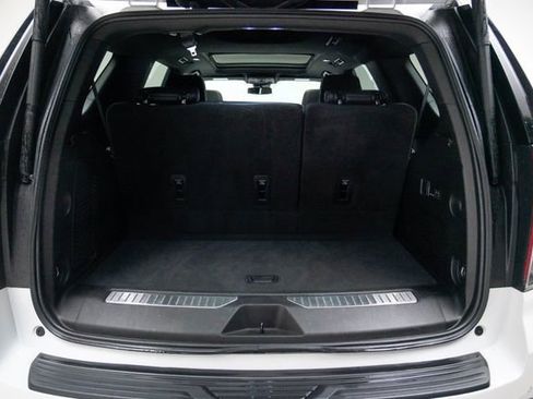 Used 2023 Chevrolet Tahoe Z71 w/ Luxury Package AWD/4WD image 12