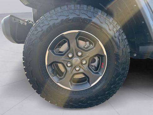 Used 2023 Jeep Gladiator Rubicon w/ Cold Weather Group image 9