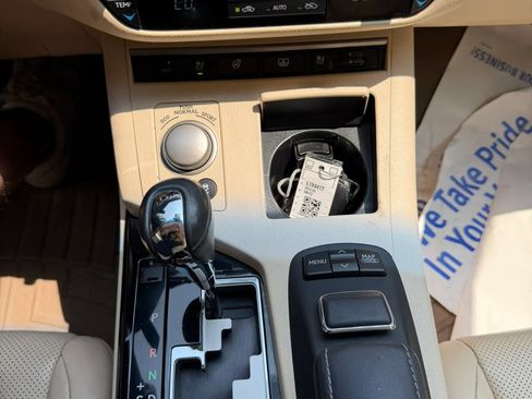 Used 2013 Lexus ES 300h w/ Luxury Pkg FWD image 24