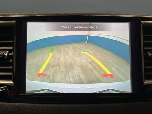 Used 2024 Chrysler Pacifica Touring-L FWD image 13