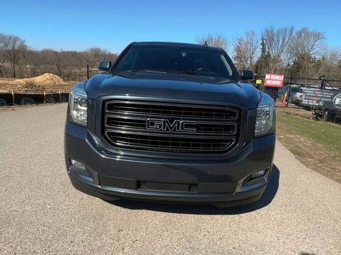 Used 2019 GMC Yukon XL SLT w/ Graphite Performance Edition image 3